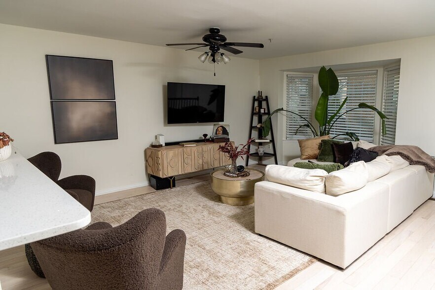 Building Photo - 16015 Elegant Ct