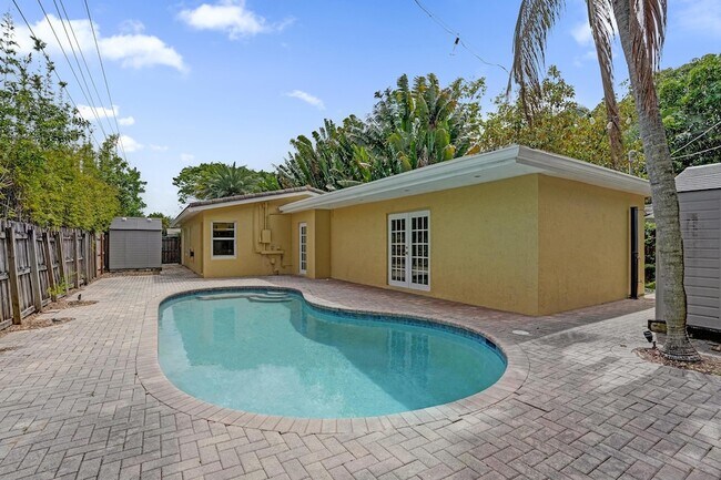 Building Photo - 1145 NE 12th Ave