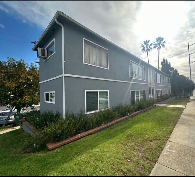 Primary Photo - 7102 S La Cienega Blvd