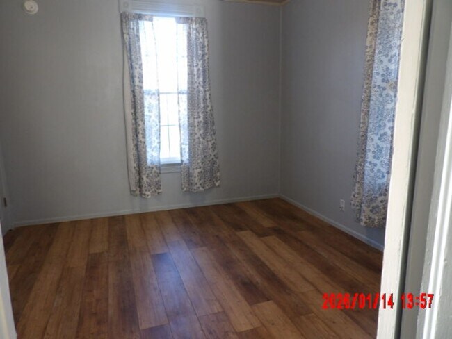 Building Photo - 1306 10th St