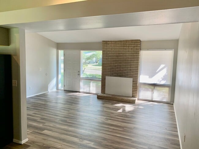 Building Photo - 3 Bedroom Home in Florissant - UPDATED KIT...