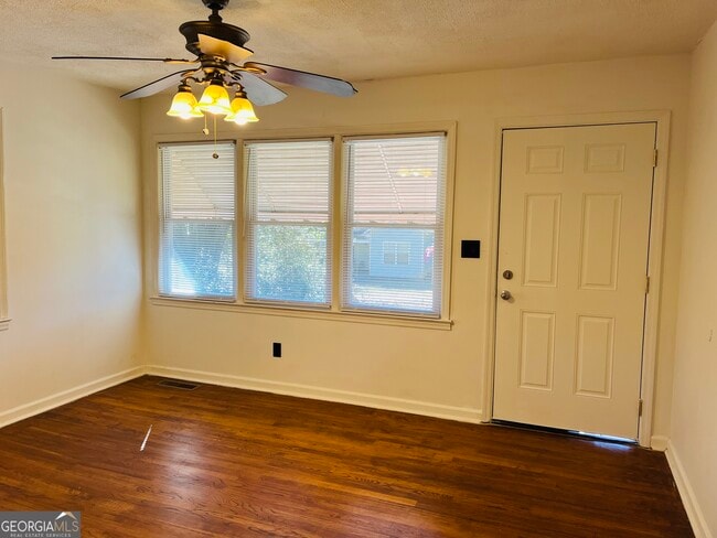 Building Photo - 50 Lone Oak St