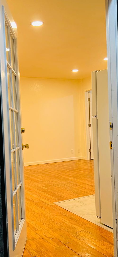 Building Photo - 3958 Normandie Ave