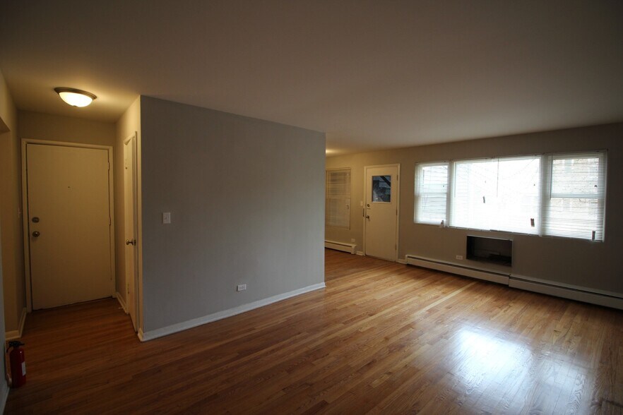 Building Photo - 1642 W Morse Ave