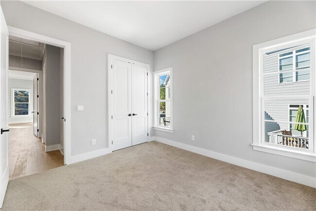 Building Photo - 2035 Parkside Ln