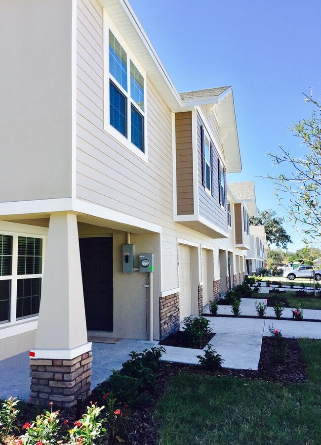 Building Photo - 1012 Dossey Oaks Lane Lakeland FL 33811