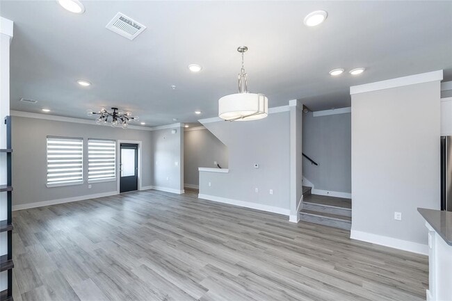Building Photo - 3301 Wynwood Dr