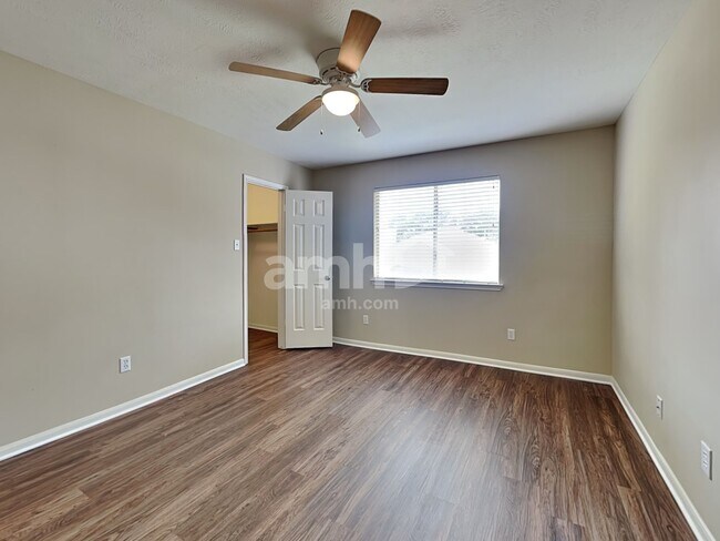 Building Photo - 3631 Windmoor Dr