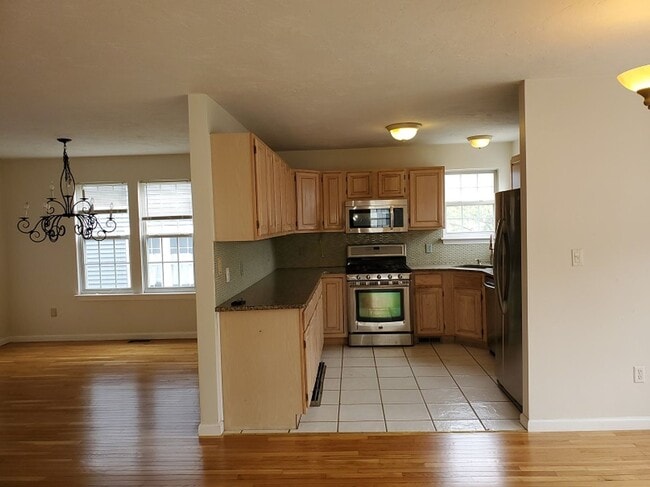 Building Photo - Warm and Inviting Marlborough Single Family Rental Opportunity