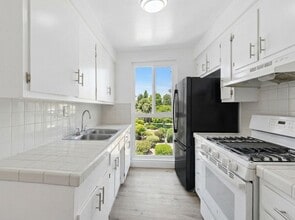 Building Photo - 6828 Fulton Ave