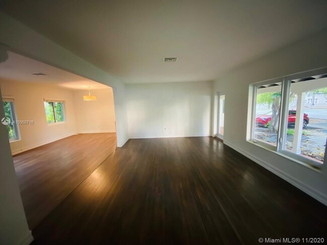 Building Photo - 800 Andalusia Ave