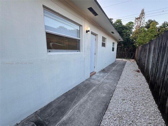 Building Photo - 212 NE 41st St