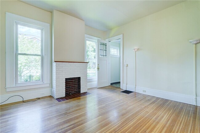 Building Photo - 14 Vick Park A