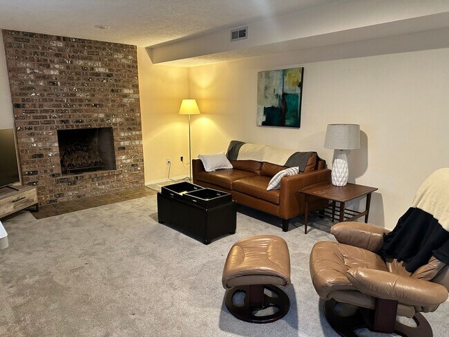 Building Photo - 14441 NE Morris Ct