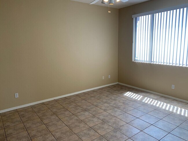 Building Photo - Beautiful 2 bedroom condo in Tempe