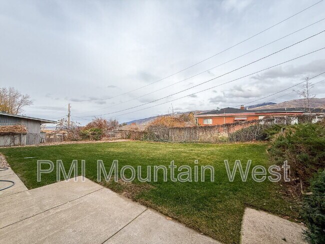 Building Photo - 1011 Claremont Dr