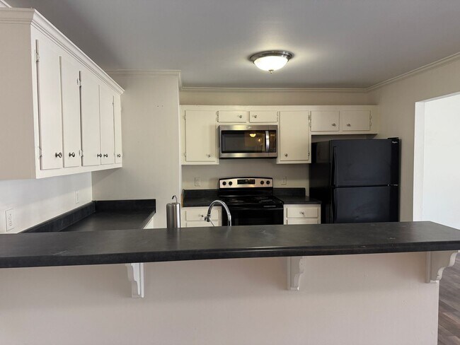 Building Photo - 2910 Berry Hill Dr