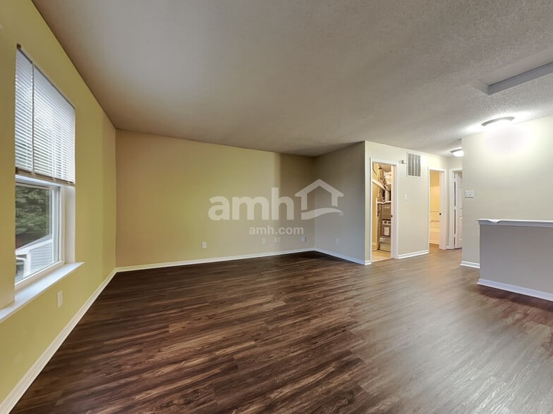 Building Photo - 15135 Fawn Hollow Ln