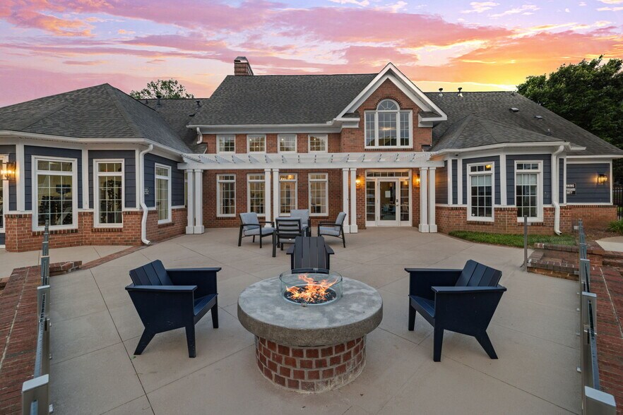 Primary Photo - Mariners Crossing