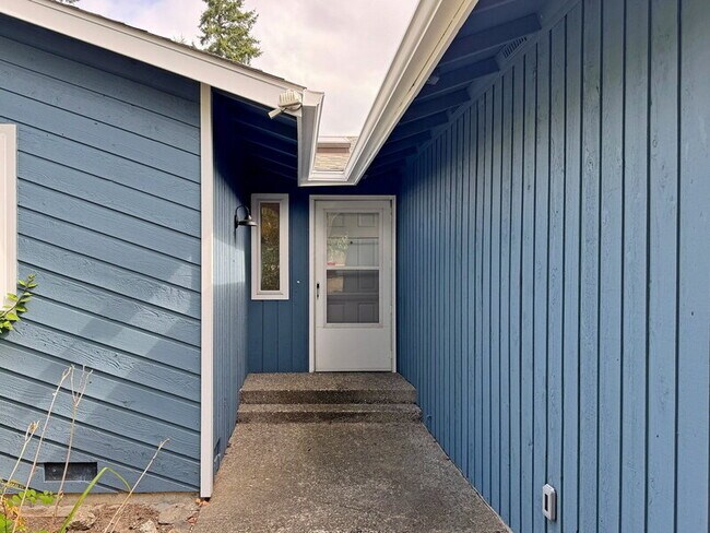 Building Photo - 23557 24th Ave W