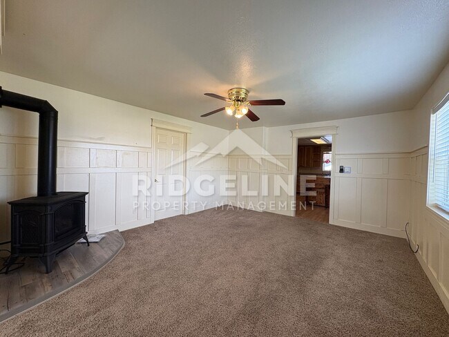 Building Photo - 2 Bed Home on .96 Acres!