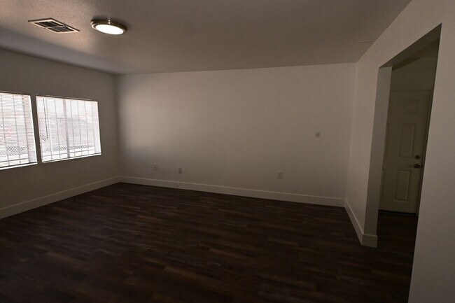 Building Photo - 1007 C St