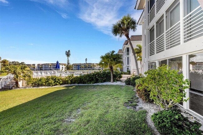 Building Photo - 4360 Chatham Dr