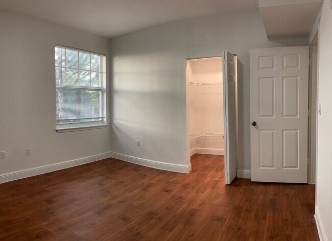 Building Photo - Great Location, Great Savings! Up to $2,000 Move-In Incentive + No Utility Connection Fee