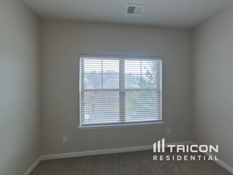 Building Photo - 2140 Dodson Woods Dr