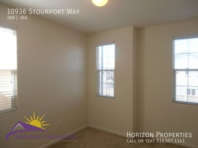 Building Photo - Modern Two-story 3 Bed 2.5 Bath 1,374 sqft...