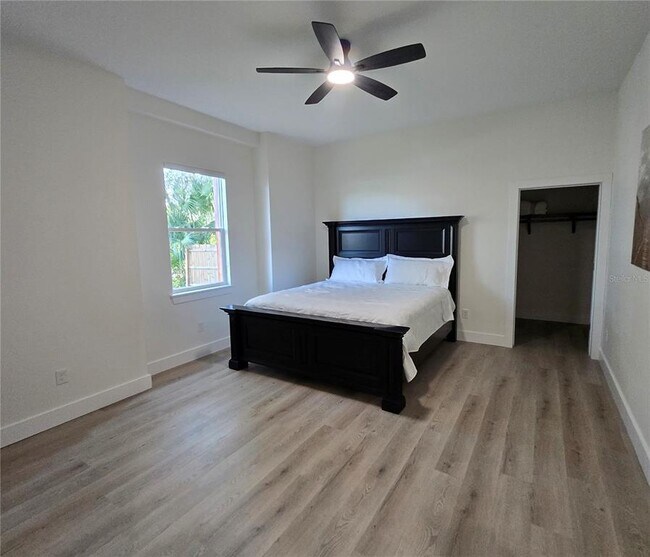 Building Photo - 106 Lake Dr