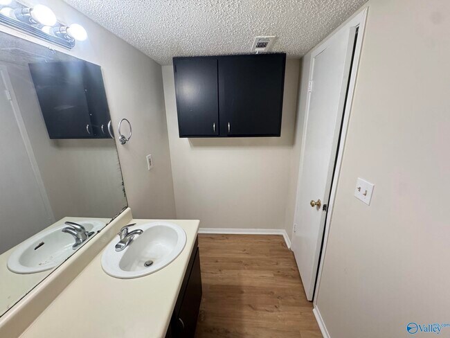 Building Photo - 6622 Willow Pointe Dr NW
