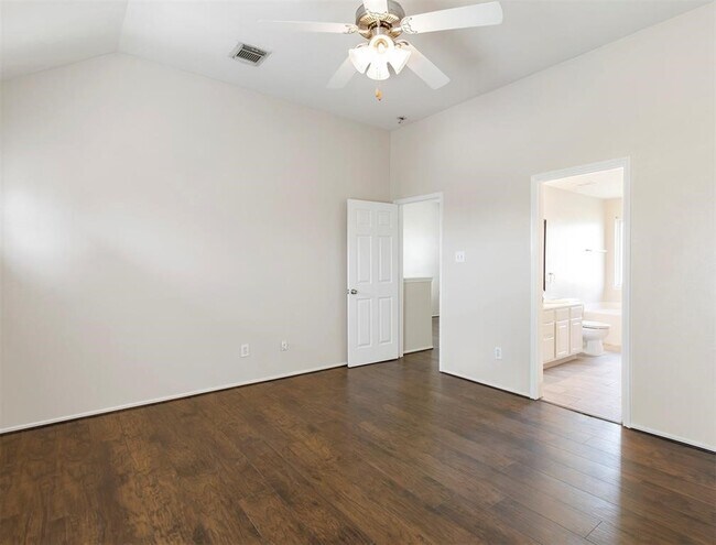 Building Photo - 11015 Shumard Oak Ct