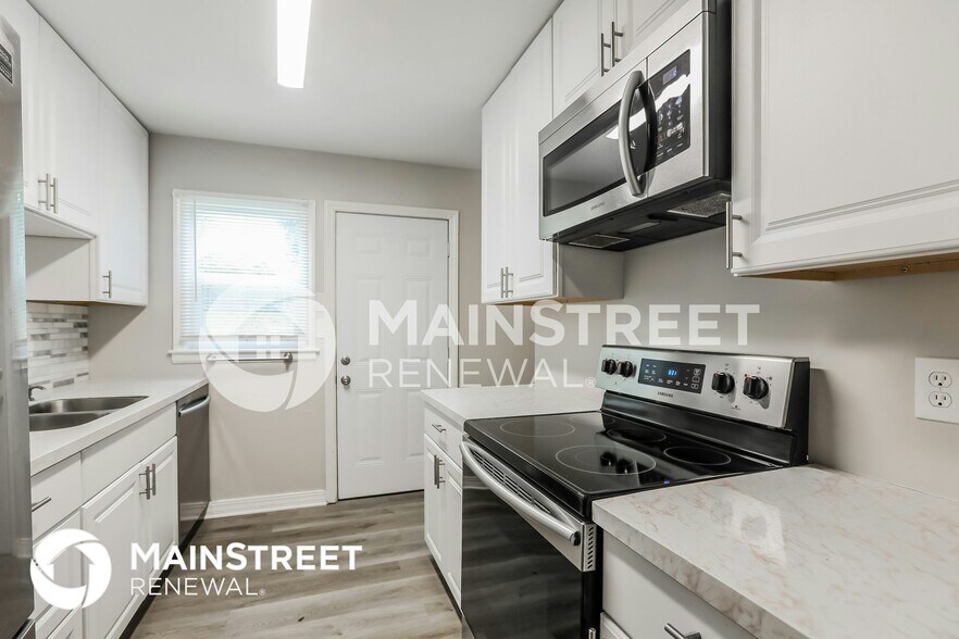 Building Photo - 9505 Newton Ave