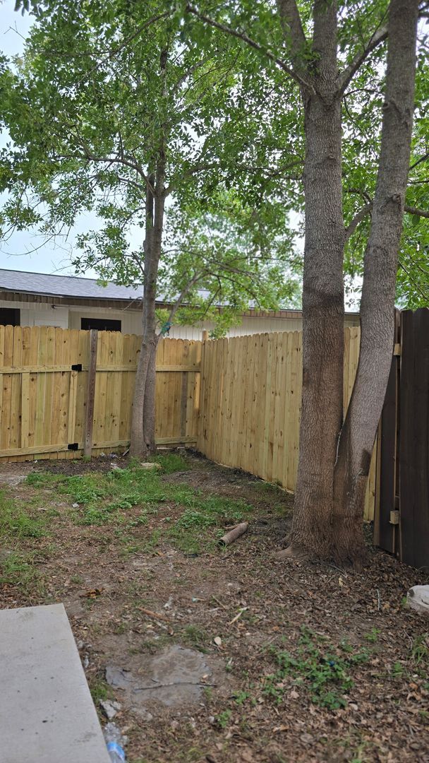 Building Photo - Charming 2/1-Bed/bath Home in Downtown Manor