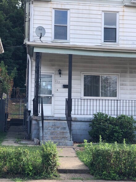 Primary Photo - 122 Greydon Ave