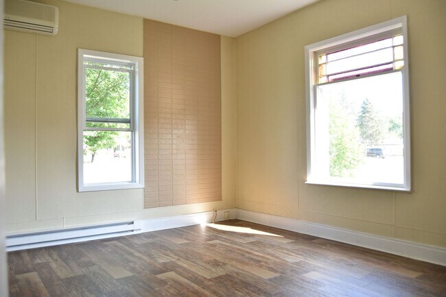 Building Photo - 255 5th St SW