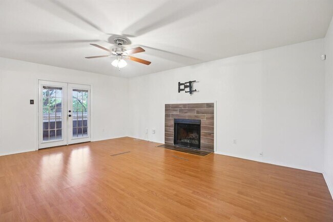 Building Photo - 1300 Tuxford Cove
