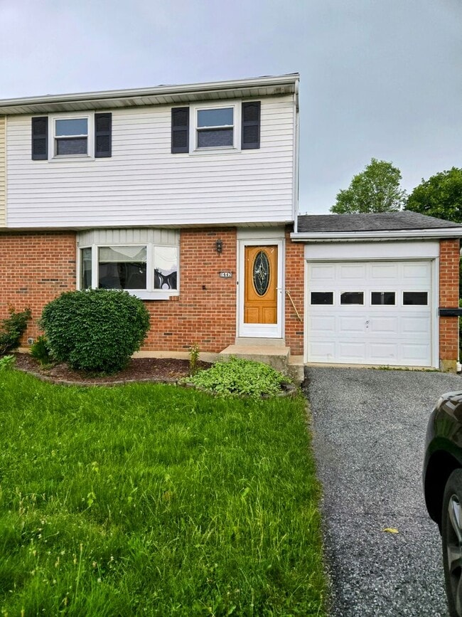 Primary Photo - 1642 Whitehall Ave