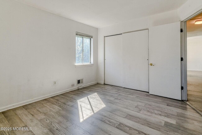 Building Photo - 204 Mill Creek Dr