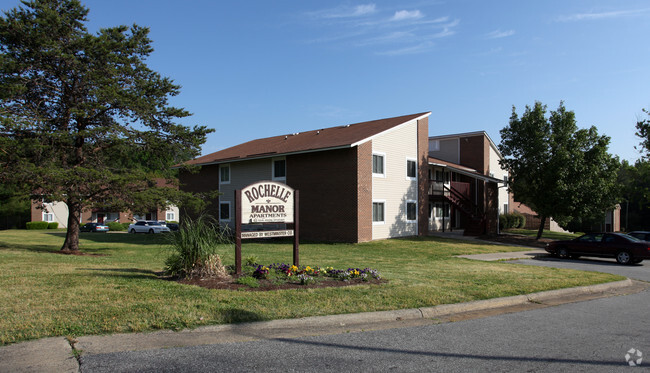 Primary Photo - Rochelle Manor Apartments