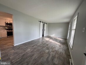 Building Photo - 176 Chapel Dr