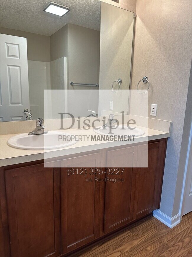 Building Photo - 1045 Canyon Oak Loop