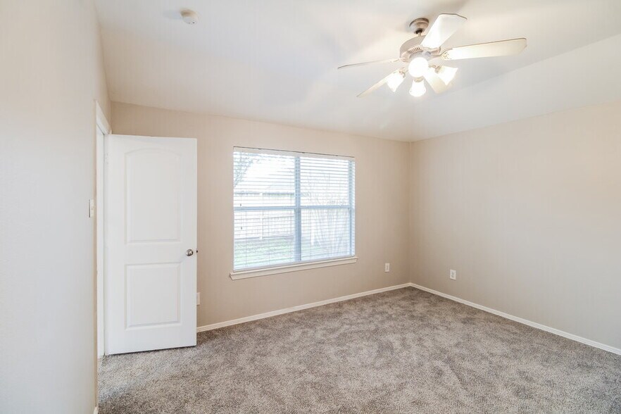 Building Photo - 24227 Silver Maple Dr