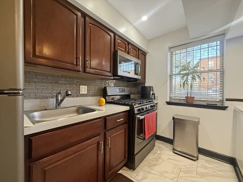 Building Photo - 2650 Birney Pl SE