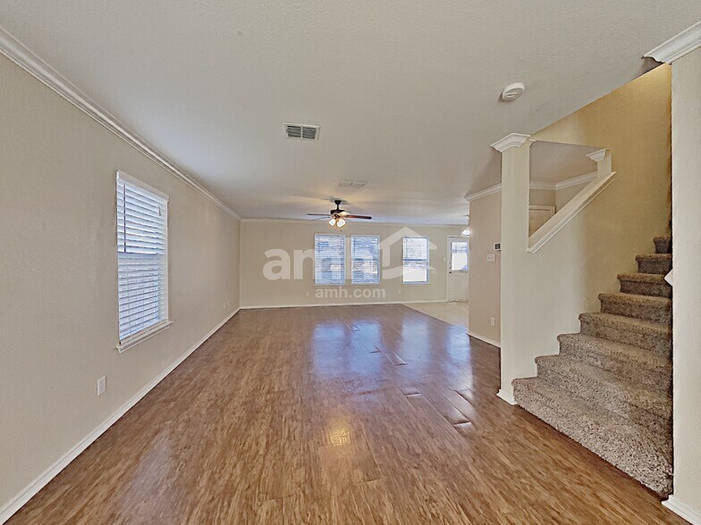 Building Photo - 5839 Sherbrooke Oak