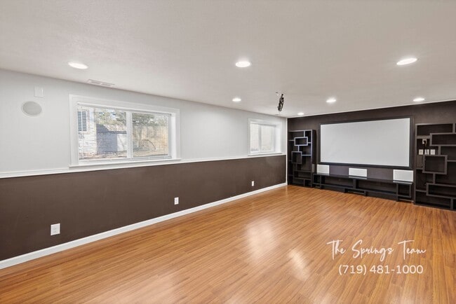 Building Photo - CHARMING 5BD/3BA NEAR FT CARSON - Deposit Waiver Available