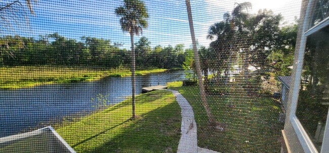 Building Photo - 2 Bedroom, 3 Bathroom House in Bradenton