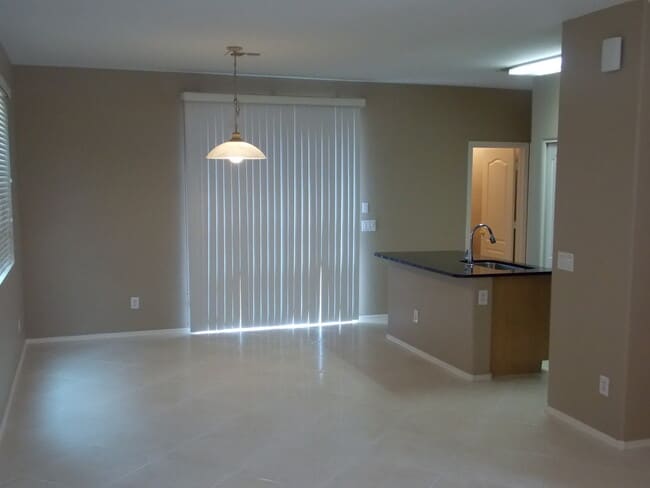 Building Photo - Recently Remodeled 3 bed/2.5 Bath with Washer/Dryer