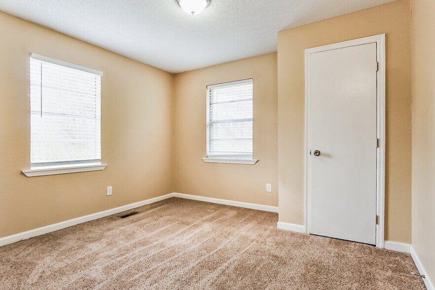 Building Photo - 3117 Parkwood Rd